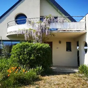 Couette-café Dans Maison Fleurie Et Calme, Ploemeur